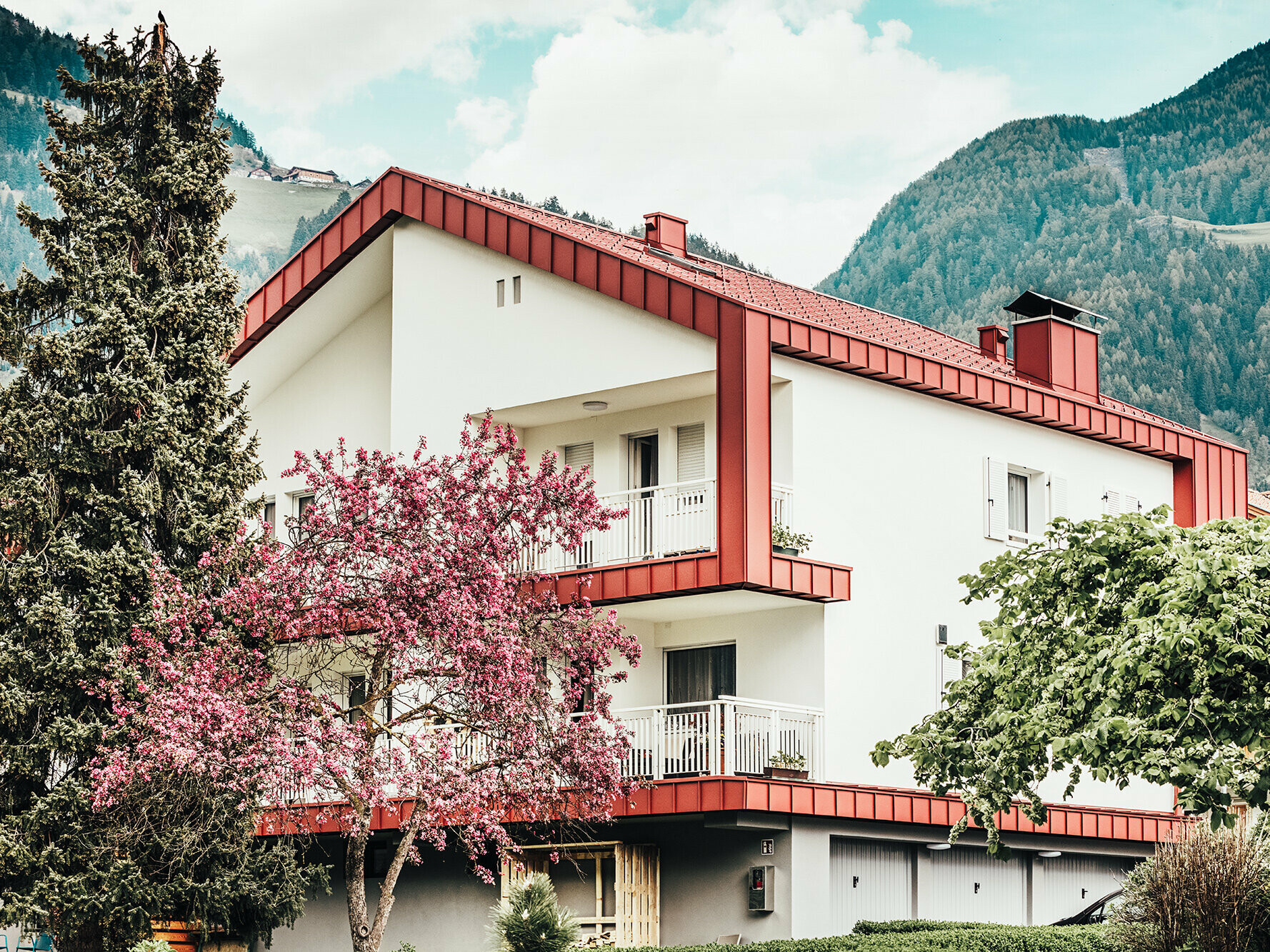 Prise de vue du côté droit de la maison